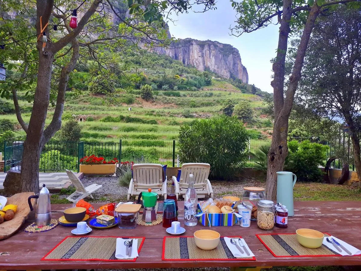B&B Taccu Maccu Ulassai Bed & Breakfast